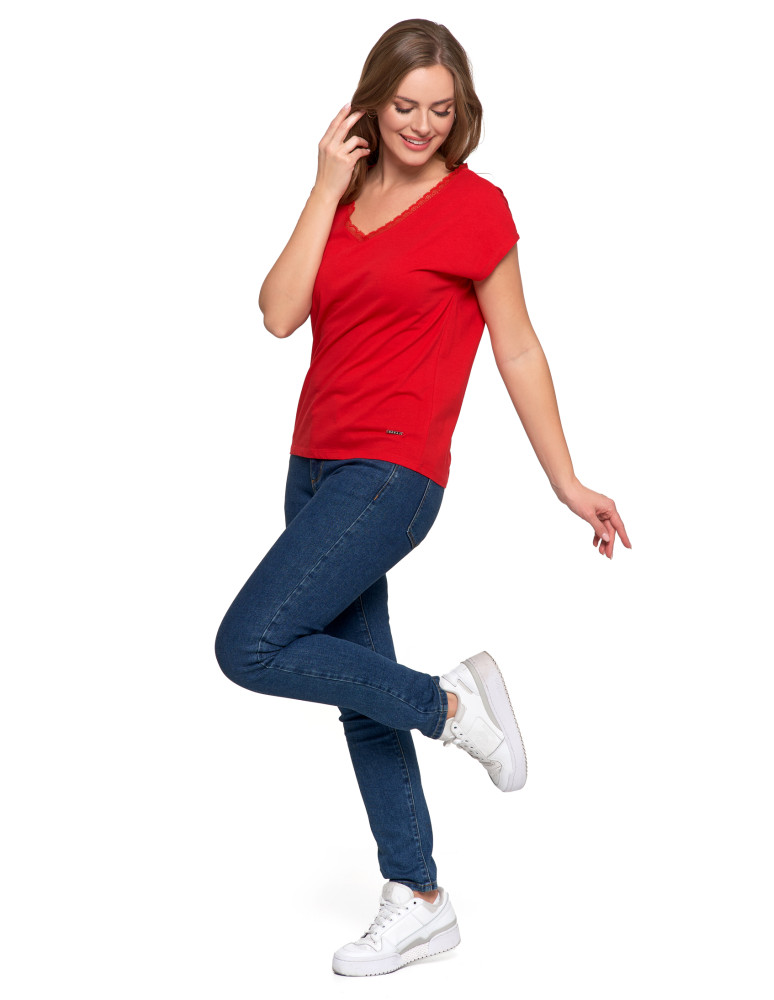 Bluzki i koszule - Bluzka damska bawełniana z koronkowym dekoltem CZERWONY  - produkt moraj.pl 2