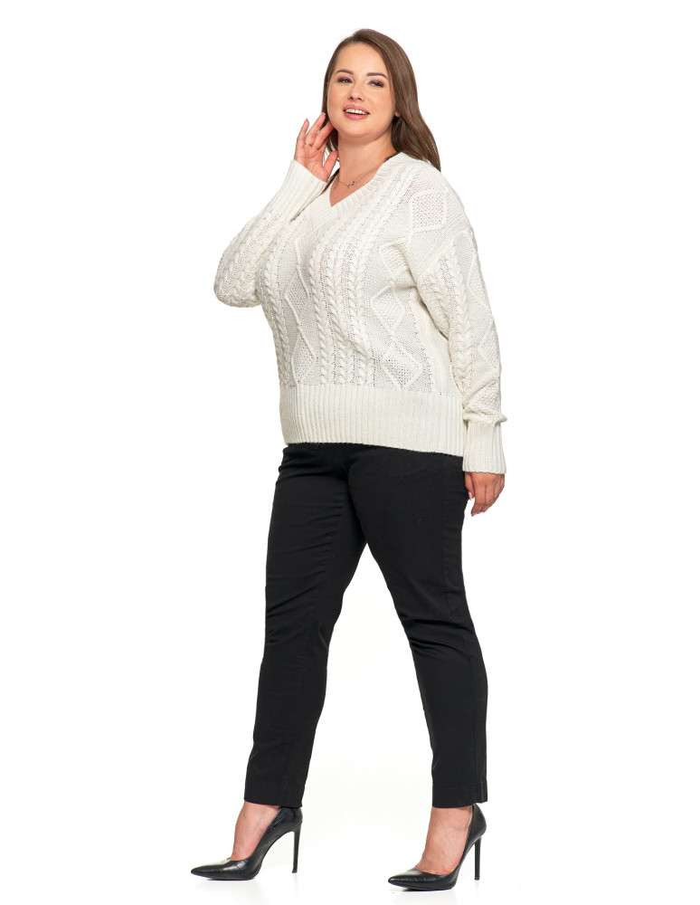 Swetry i kardigany - Damski sweter z warkoczowym splotem i dekoltem w serek KREMOWY  - produkt moraj.pl 7