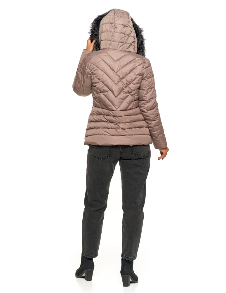 Kurtki i kamizelki - Kurtka damska pikowana z odpinanym i futerkowym kapturem BEŻOWY - produkt moraj.pl 15