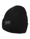 Czarna czapka damska typu beanie z naszywką NEW YORK CZARNY