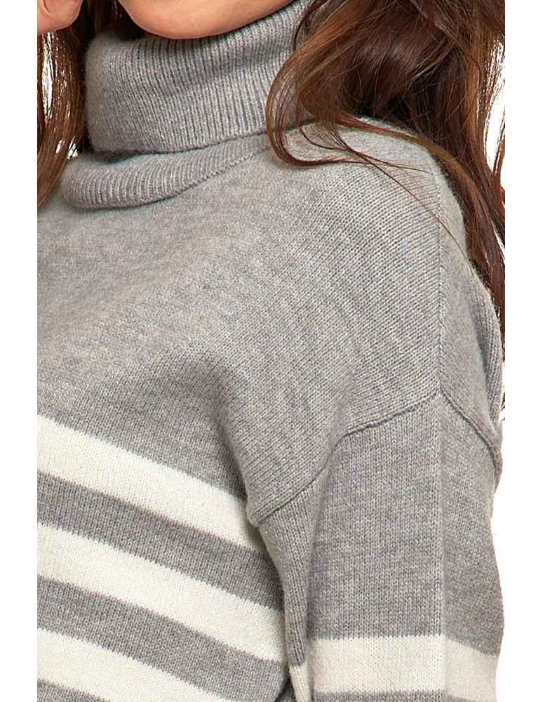 Swetry i kardigany - Sweter damski w paski z golfem o luźnym kroju SZARY - produkt moraj.pl 4