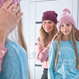 Jak odpowiednio dopasować czapkę do kształtu twarzy?