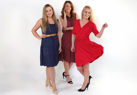 Sukienka w grochy – pomysły na wiosenne stylizacje