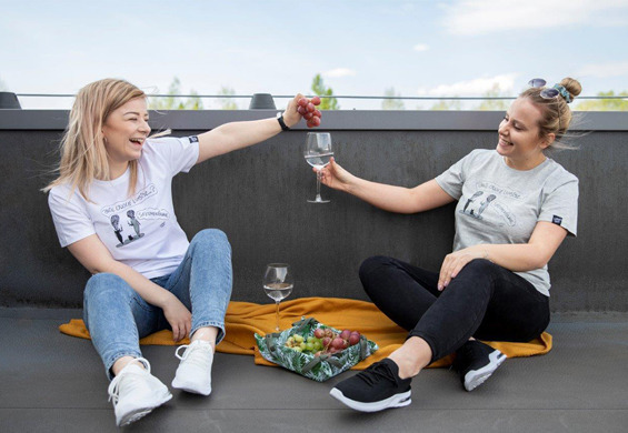 Postaw na polski design w swojej szafie - Moraj&Żartowniś Ponury Postaw na polski design w swojej szafie - Moraj&Żartowniś Ponury