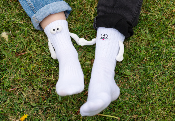 Jak prać białe skarpety? Zawsze będą śnieżnobiałe