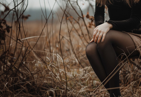 Jaka sukienka do czarnych rajstop?