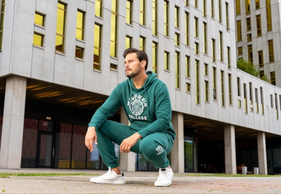 Jak nosić komplety dresowe? Modne pomysły na co dzień i na trening