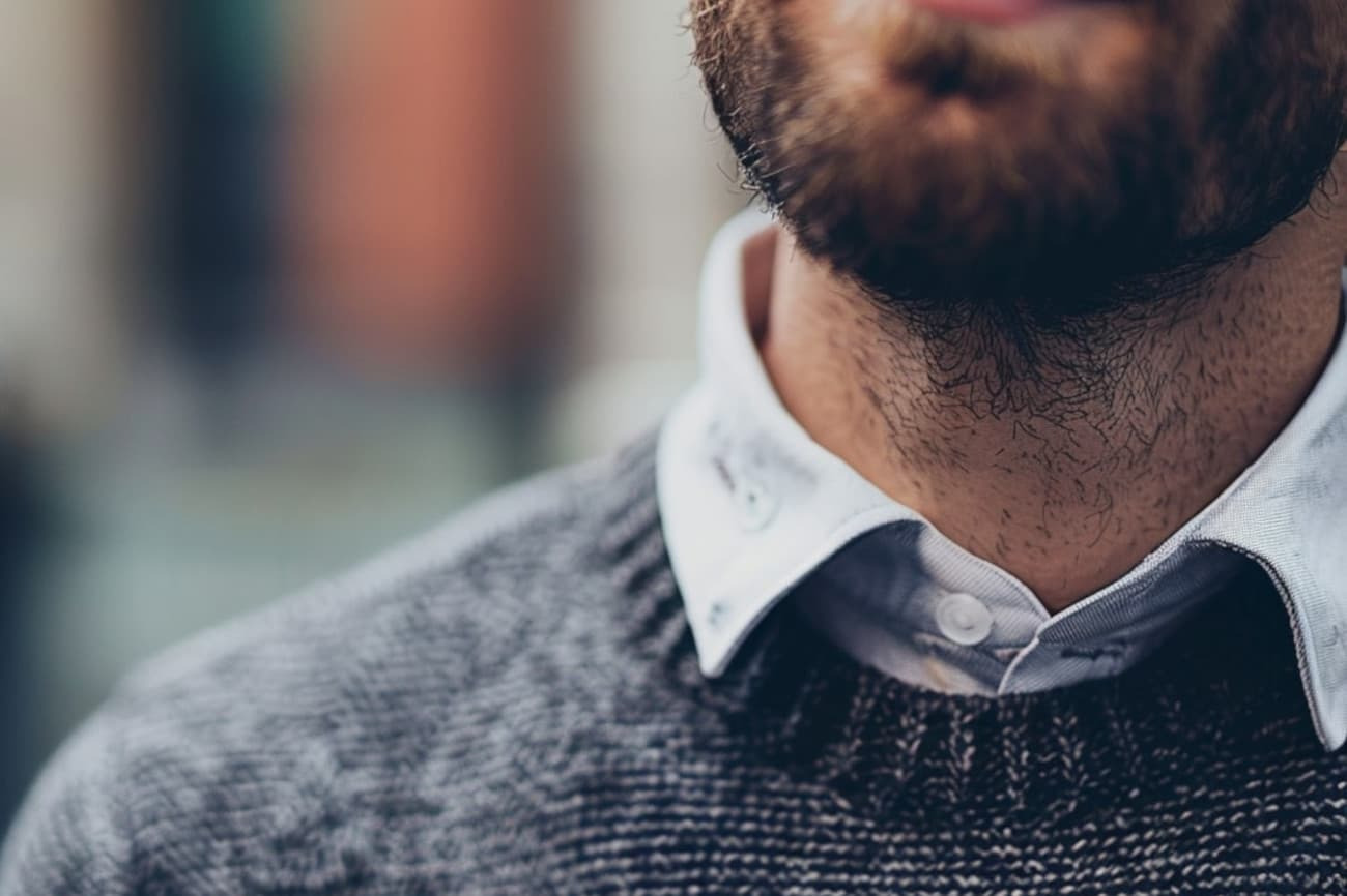 Jak nosić sweter z koszulą?