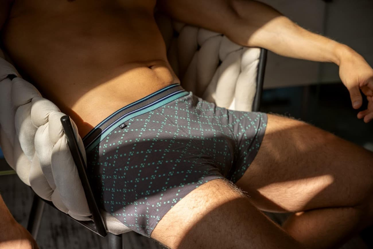 Jakie bokserki męskie kupić, by chodzić wygodnie cały dzień?