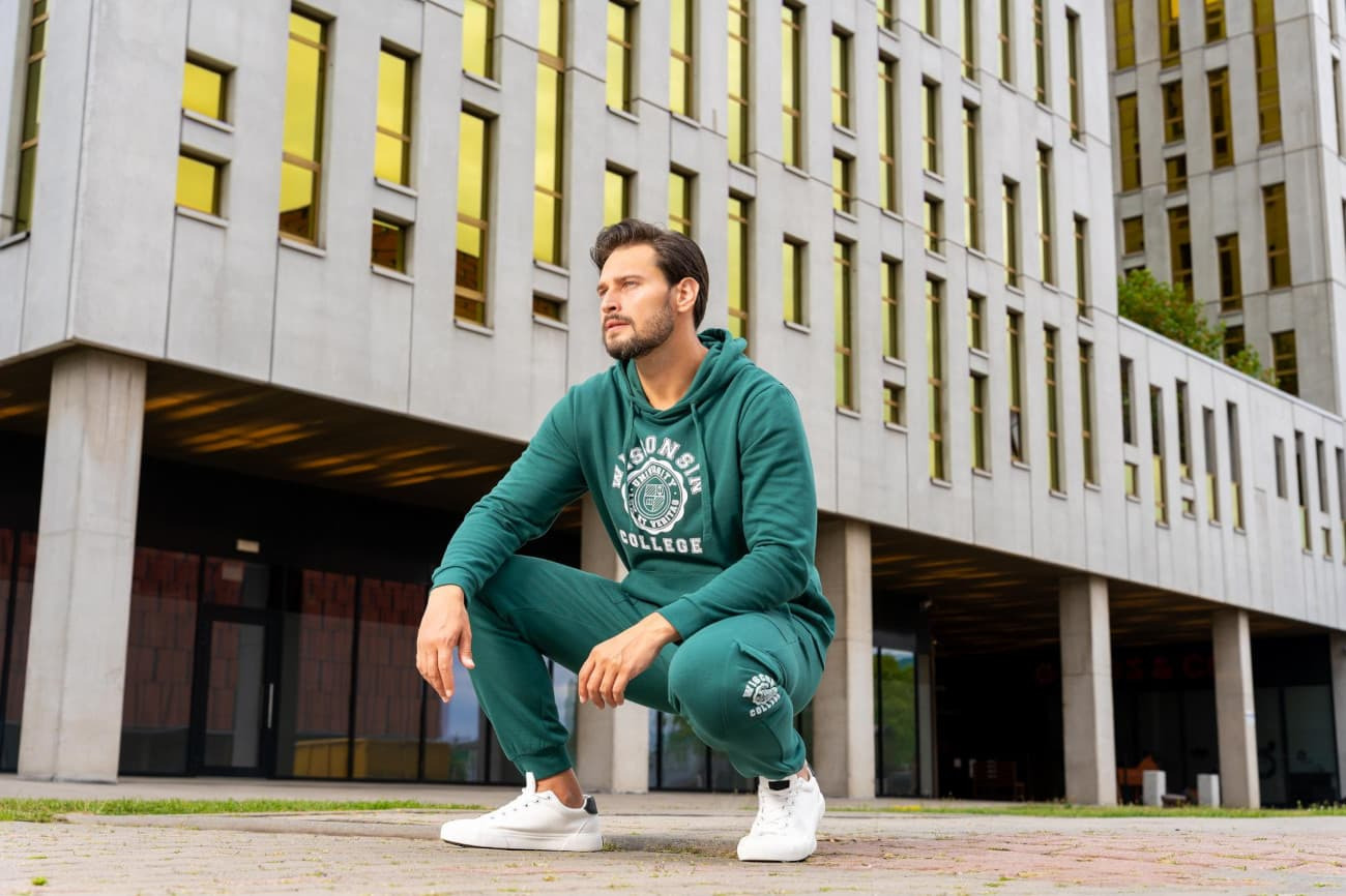 Jak nosić komplety dresowe? Modne pomysły na co dzień i na trening